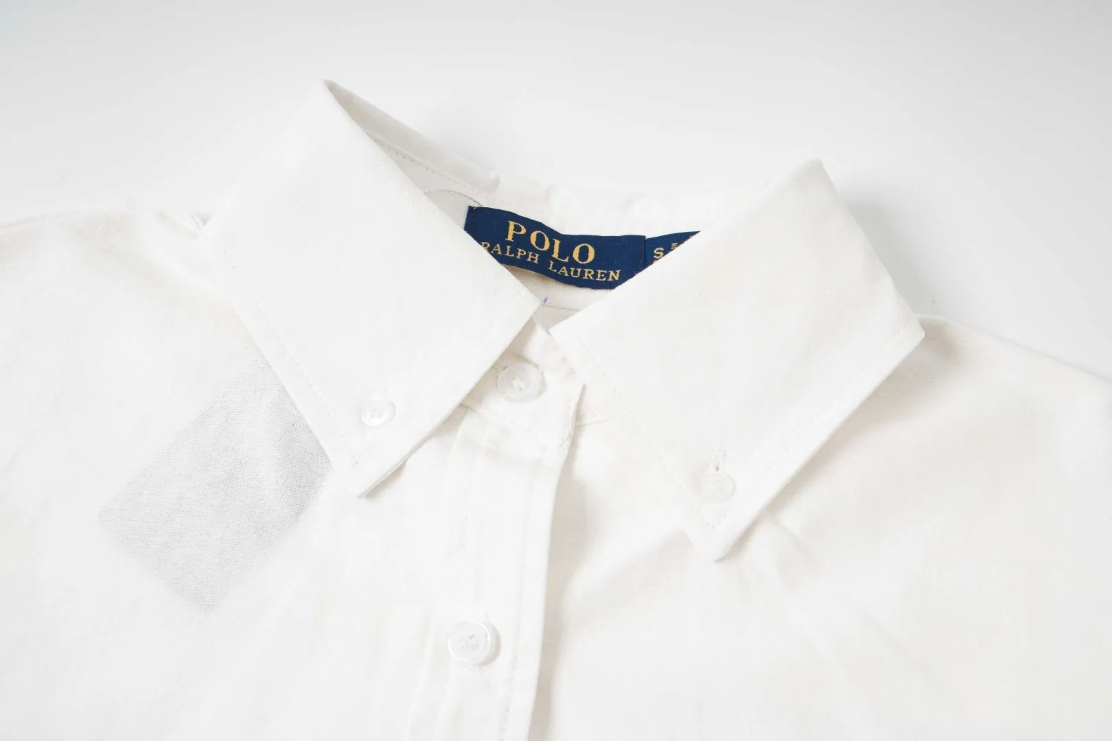 🅿️250 new model number: B141 Ralph Lauren/Ralph Lauren classic small label couple's long-sleeved shirt 1️⃣Made of high-quality fabrics, the upper body is soft and comfortable, extremely delicate, and feels solid, smooth and soft. The fabric has the characteristics of being wrinkle-free and has an invincible feel. The details are perfectly handled! 2️⃣The workmanship details are perfectly controlled. They are all hemmed with vest technology, and the inside of the sleeves are also used. Different from the four-needle and five-thread workmanship, the collars are also all designed with interlining, showing high-end fashion and individuality, and the style is fashionable, simple and elegant! 3️⃣It is very youthful and energetic, and can be easily worn by both men and women. It is very in line with the fashion aesthetic concepts of today's young people! Color: Black, White, Navy Size: S, M, L, XL
